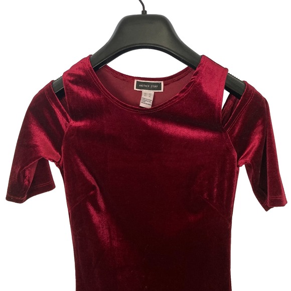 Another Story Dresses & Skirts - Another Story Burgundy Velvet Cold Shoulder Bodycon Midi Dress XS